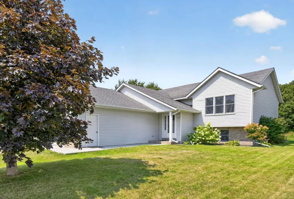 290 5th Avenue SE Plainview, MN 55964
