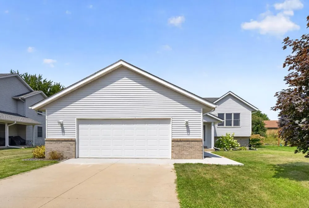 290 5th Avenue SE Plainview, MN 55964