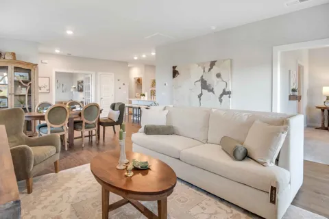 2181 Holmesburg Pvt Circle
