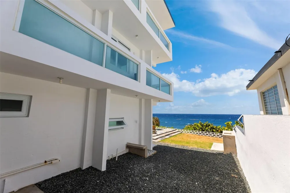 KENNEDY CALLE BO. MAMAEYAL SECTOR KIKITA #91-A Dorado, PR 00646