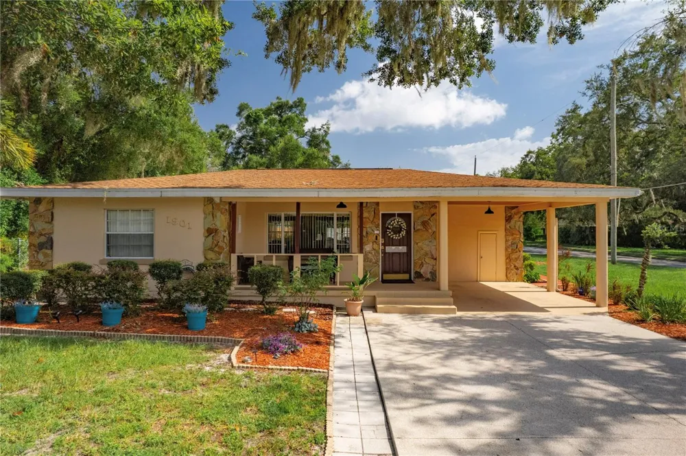 1901 E PARIS STREET Tampa, FL 33610