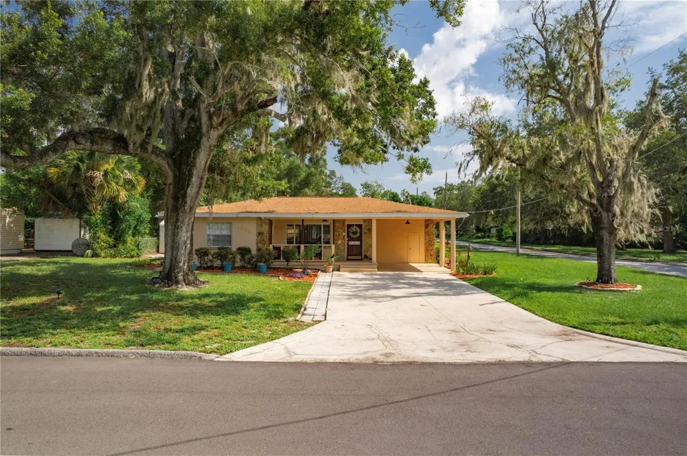 1901 E PARIS STREET Tampa, FL 33610