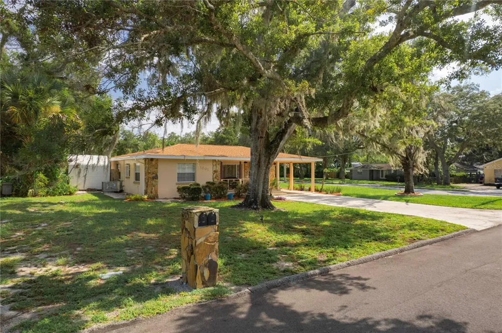 1901 E PARIS STREET Tampa, FL 33610