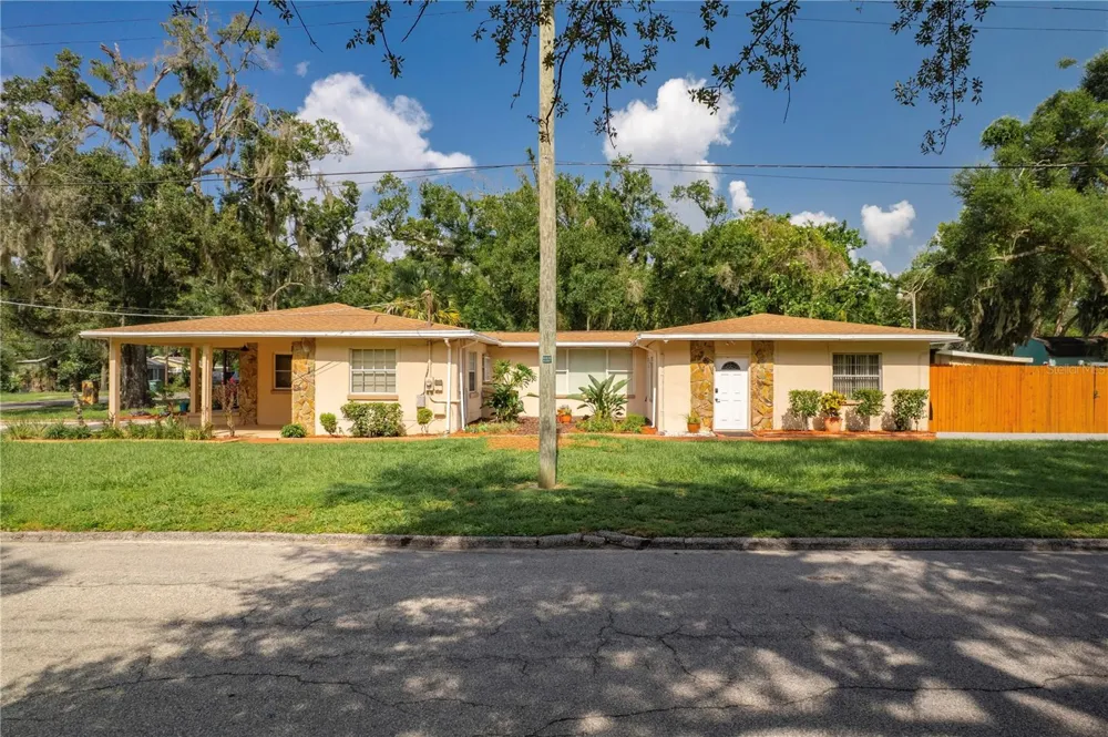 1901 E PARIS STREET Tampa, FL 33610
