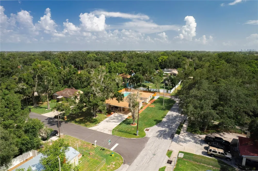 1901 E PARIS STREET Tampa, FL 33610