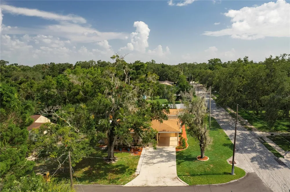 1901 E PARIS STREET Tampa, FL 33610