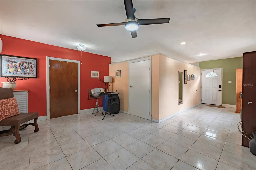 1901 E PARIS STREET Tampa, FL 33610