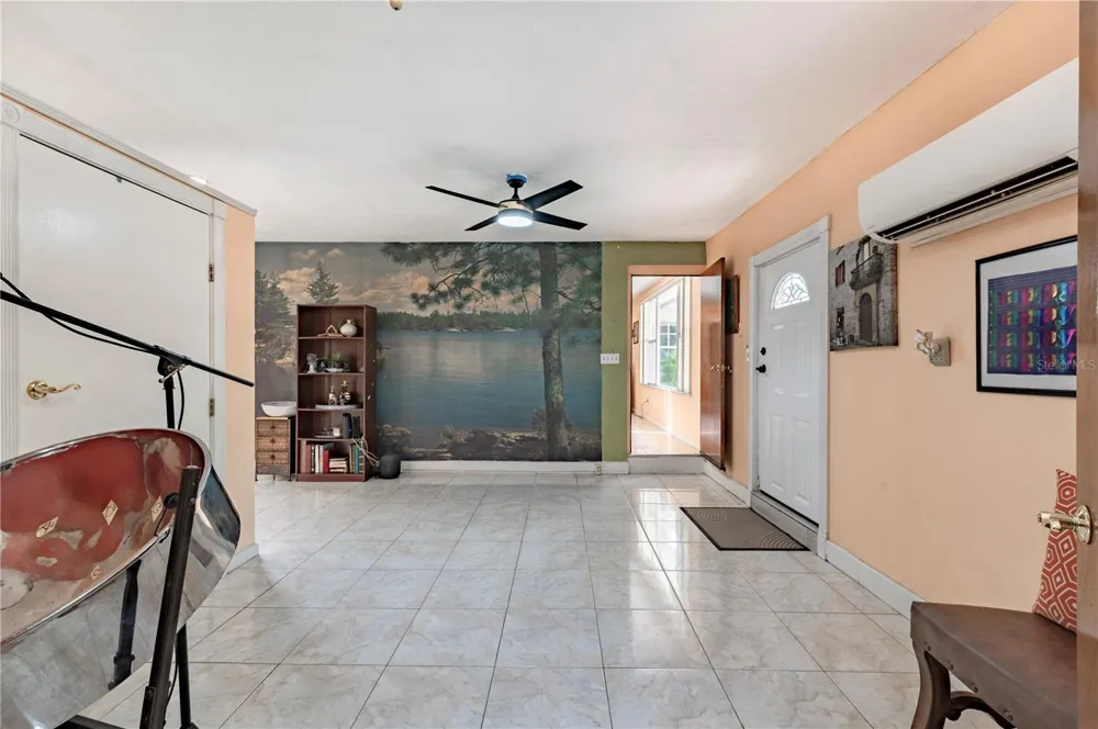 1901 E PARIS STREET Tampa, FL 33610