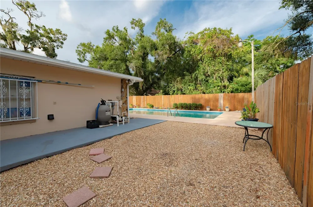 1901 E PARIS STREET Tampa, FL 33610