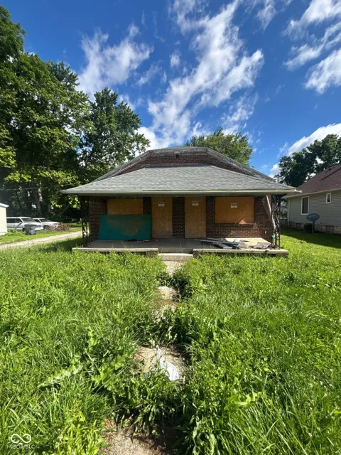 1028 W 10th Street