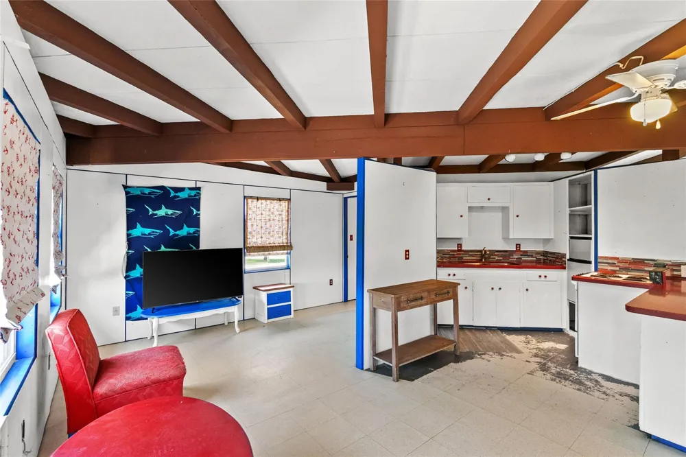 1319 Middle Street Surfside Beach, TX 77541