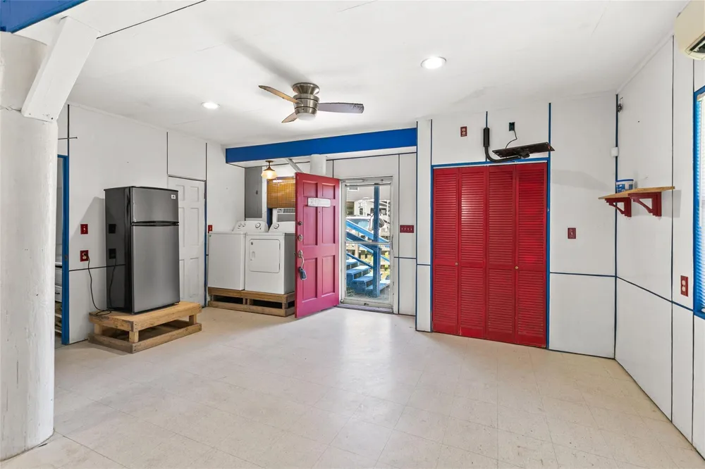 1319 Middle Street Surfside Beach, TX 77541