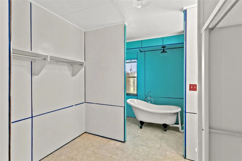 1319 Middle Street Surfside Beach, TX 77541