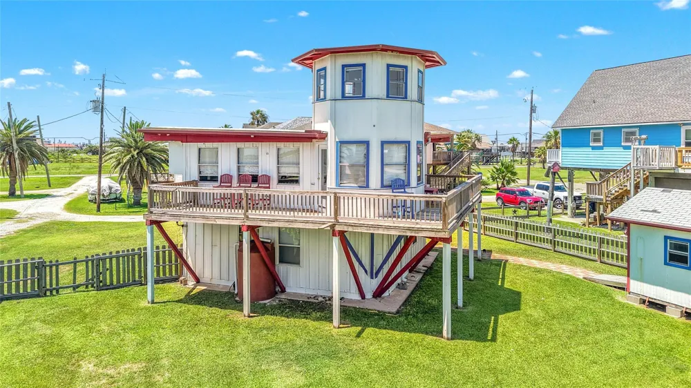 1319 Middle Street Surfside Beach, TX 77541