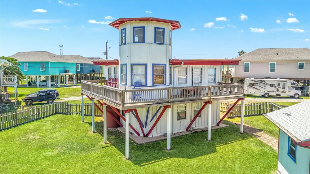 1319 Middle Street Surfside Beach, TX 77541