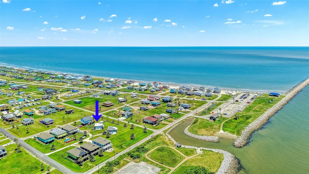 1319 Middle Street Surfside Beach, TX 77541