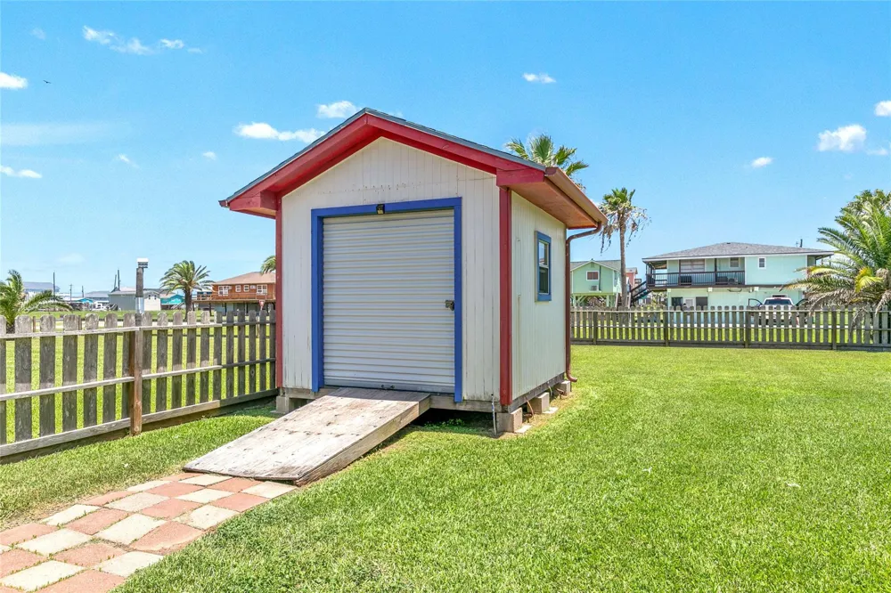 1319 Middle Street Surfside Beach, TX 77541