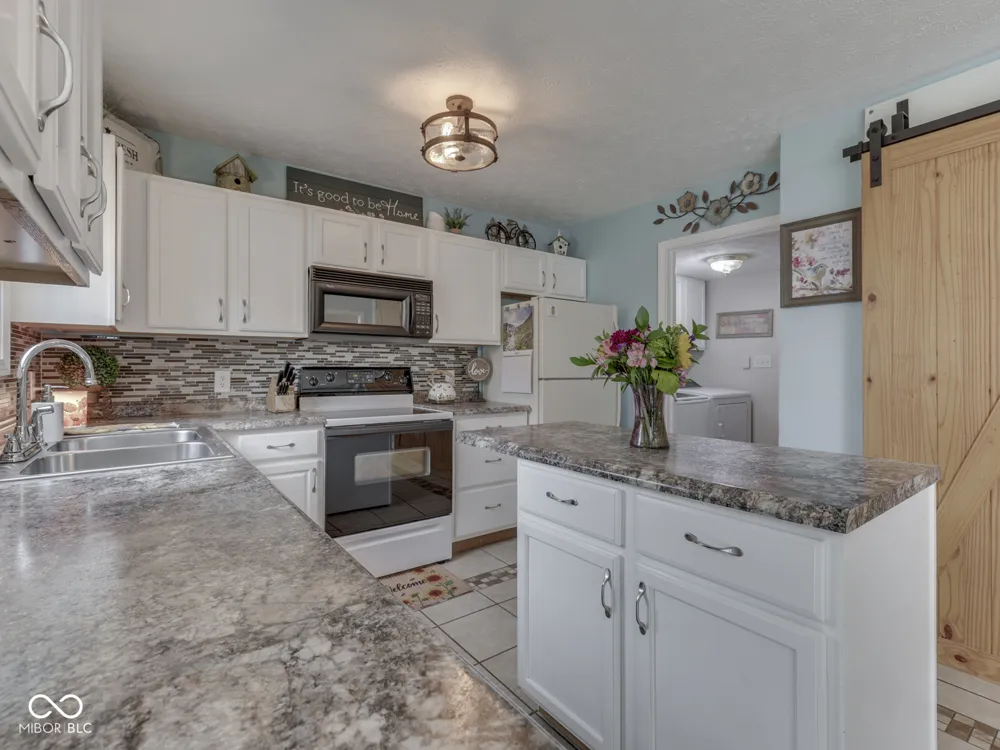 615 Hummingbird Lane Whiteland, IN 46184