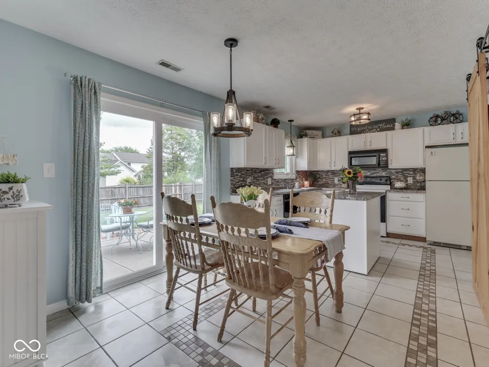 615 Hummingbird Lane Whiteland, IN 46184