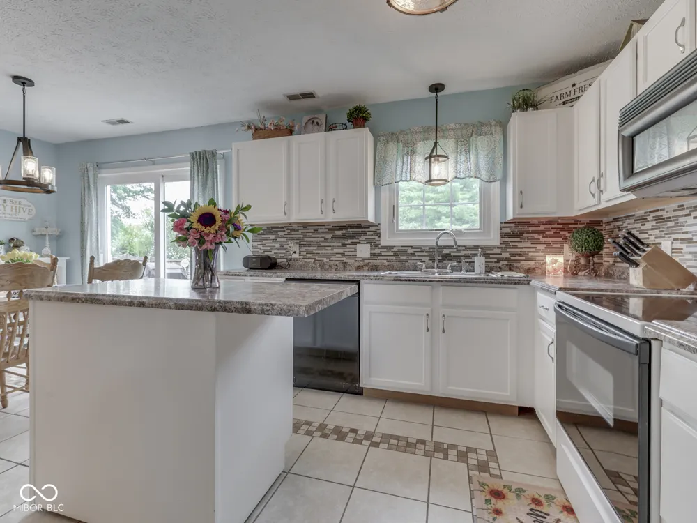 615 Hummingbird Lane Whiteland, IN 46184