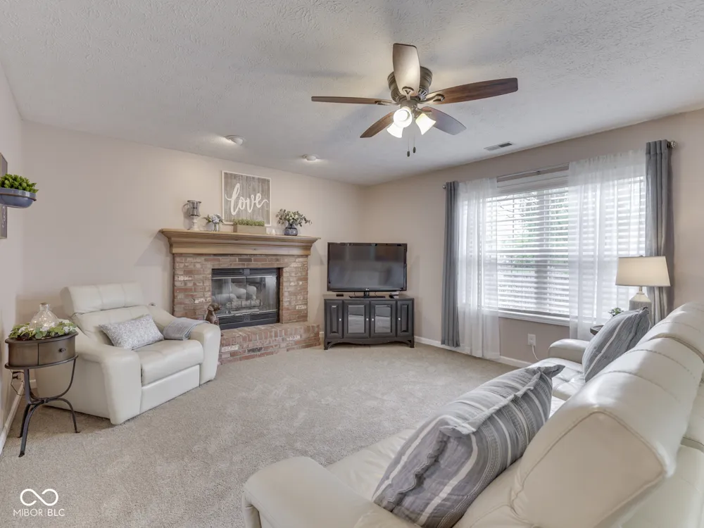 615 Hummingbird Lane Whiteland, IN 46184
