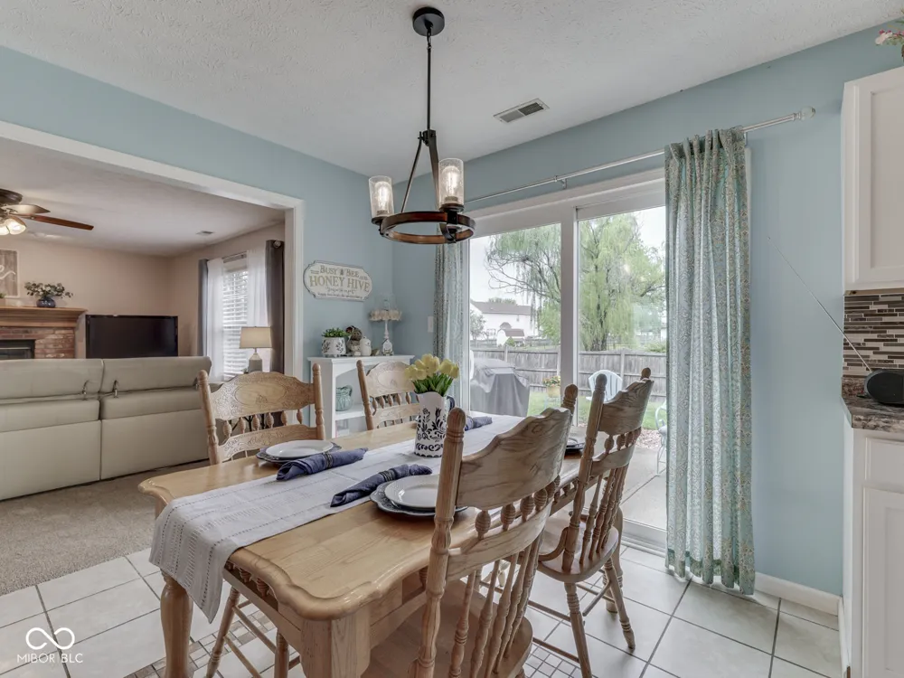 615 Hummingbird Lane Whiteland, IN 46184