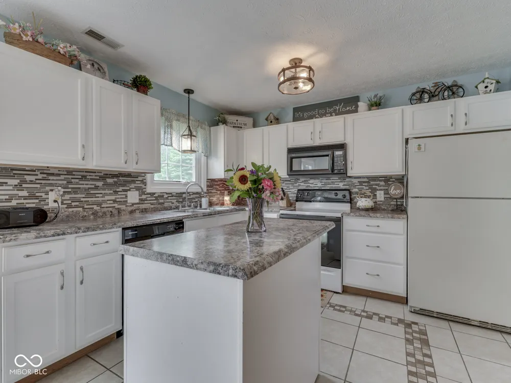 615 Hummingbird Lane Whiteland, IN 46184