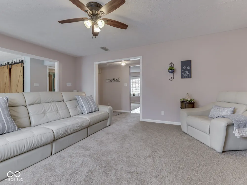 615 Hummingbird Lane Whiteland, IN 46184