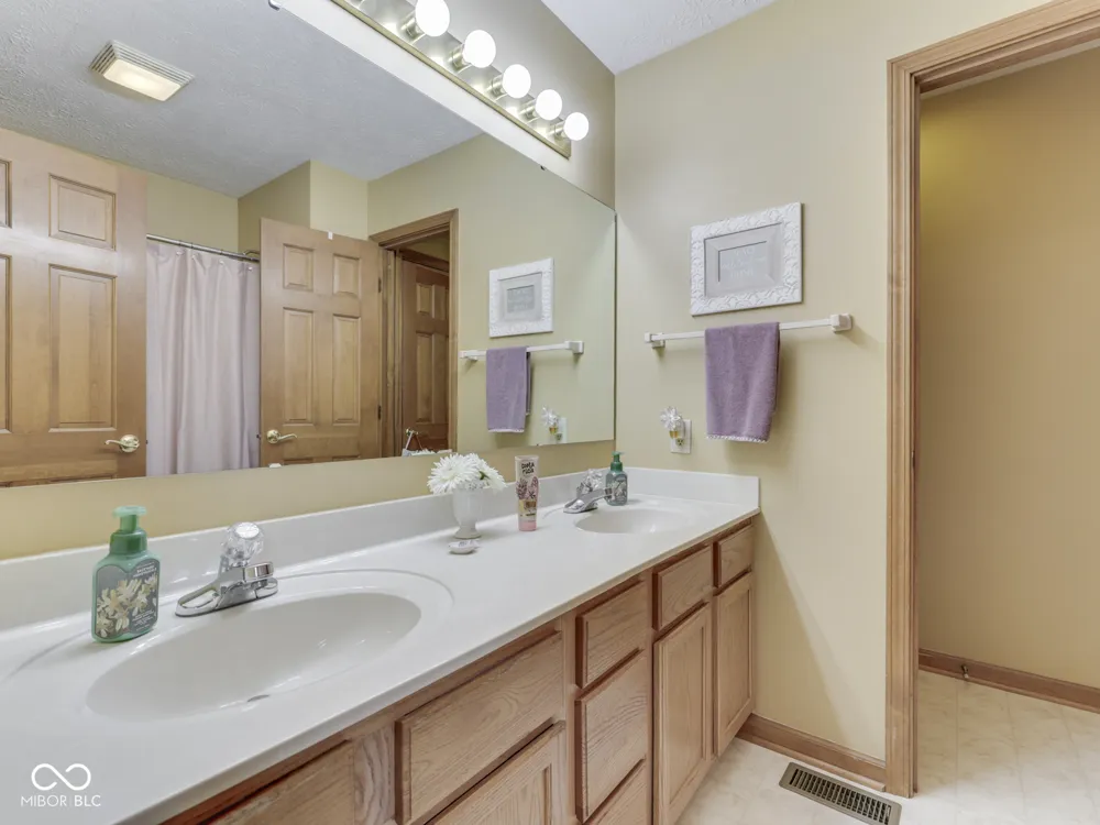 615 Hummingbird Lane Whiteland, IN 46184