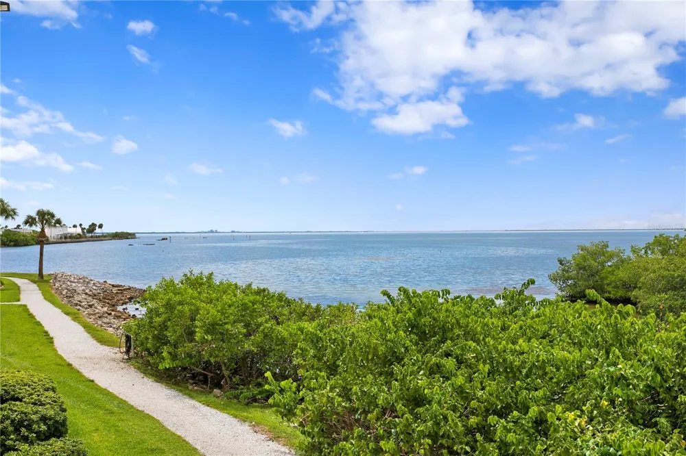 5000 CULBREATH KEY WAY #4-306 Tampa, FL 33611