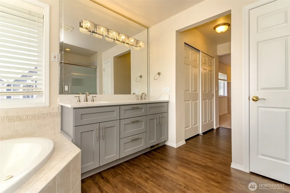 37825 35th Way S Auburn, WA 98001