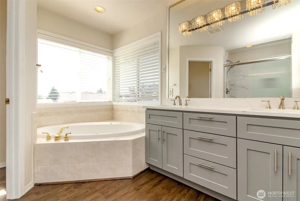 37825 35th Way S Auburn, WA 98001