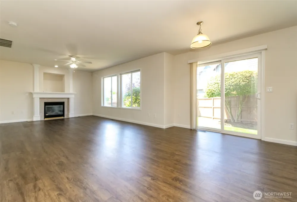 37825 35th Way S Auburn, WA 98001