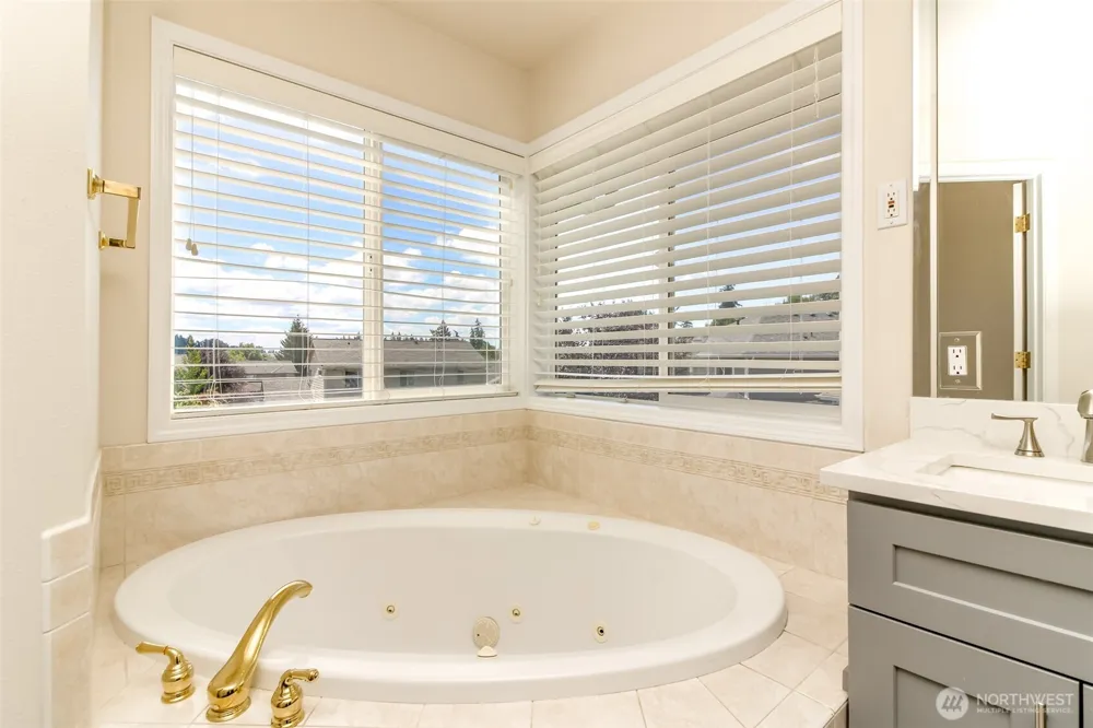 37825 35th Way S Auburn, WA 98001
