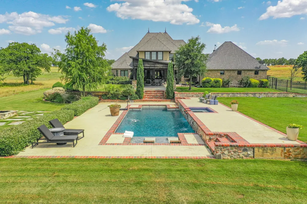 354 Ballpark Way Jacksboro, TX 76458