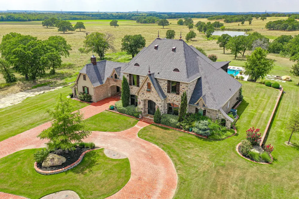 354 Ballpark Way Jacksboro, TX 76458