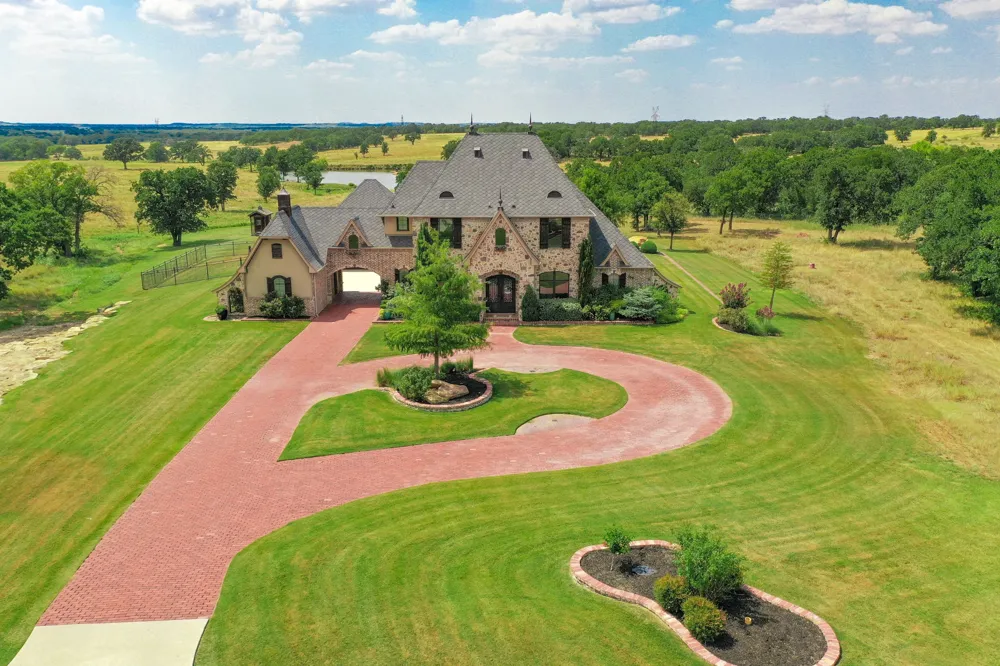 354 Ballpark Way Jacksboro, TX 76458