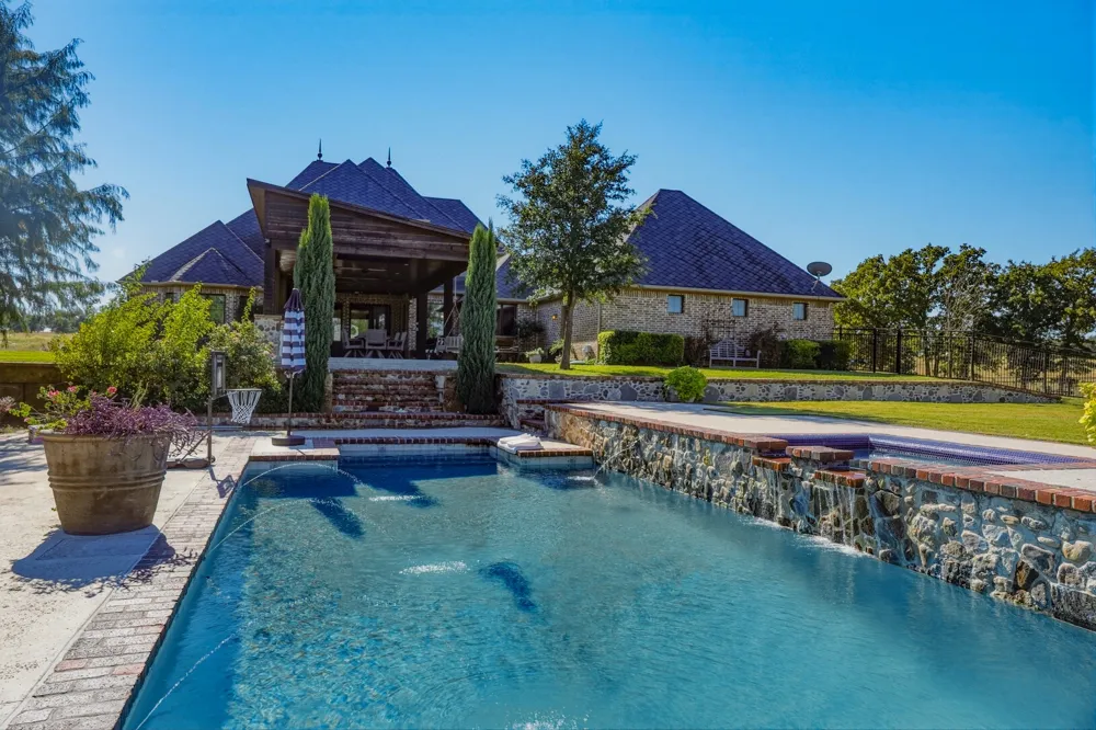 354 Ballpark Way Jacksboro, TX 76458