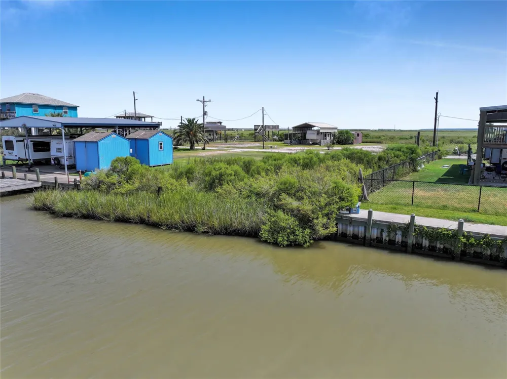 1455 Mabry Street Gilchrist, TX 77617