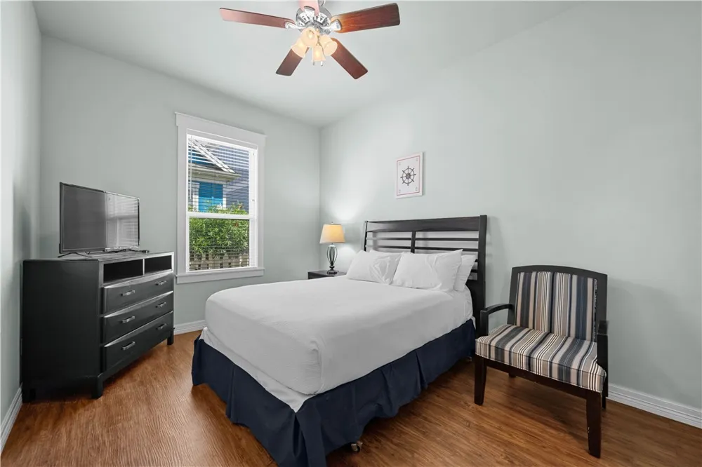 311 Sailhouse Way Rockport, TX 78382