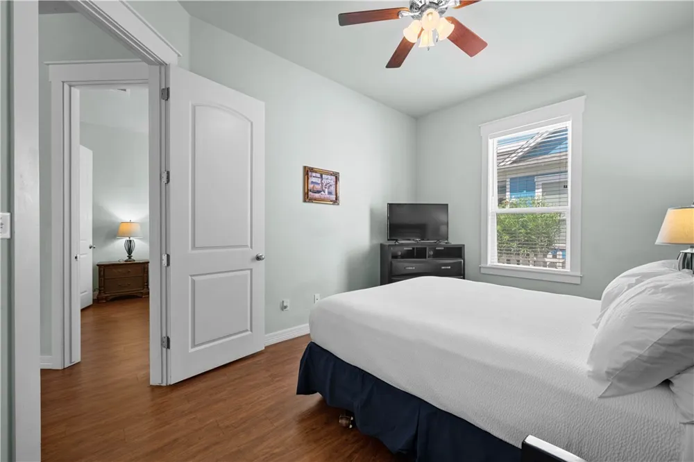311 Sailhouse Way Rockport, TX 78382