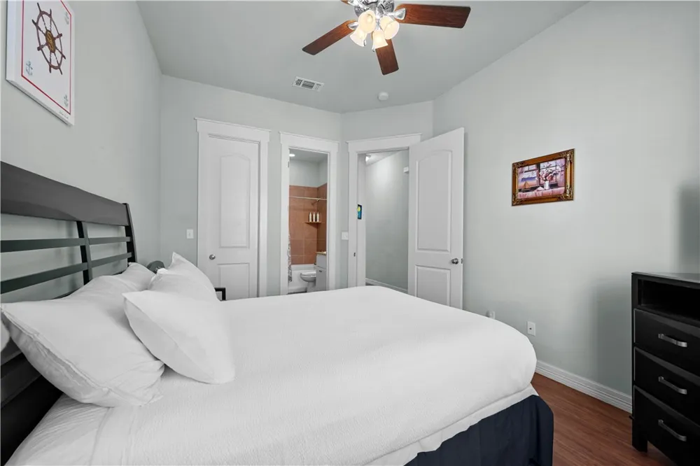 311 Sailhouse Way Rockport, TX 78382