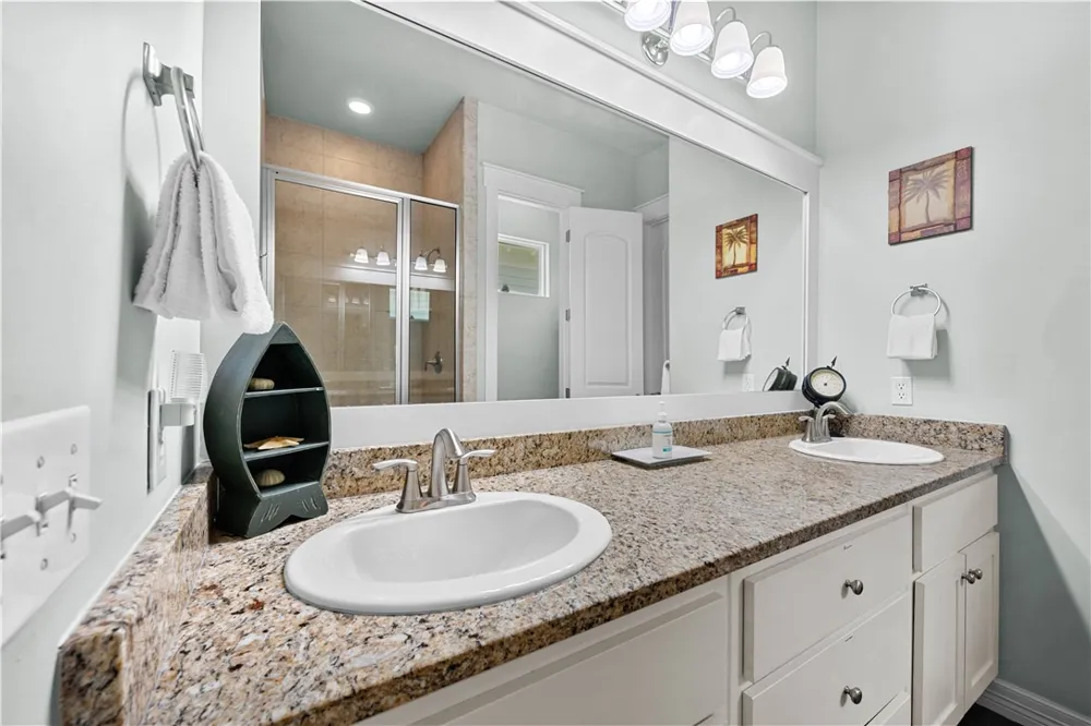 311 Sailhouse Way Rockport, TX 78382