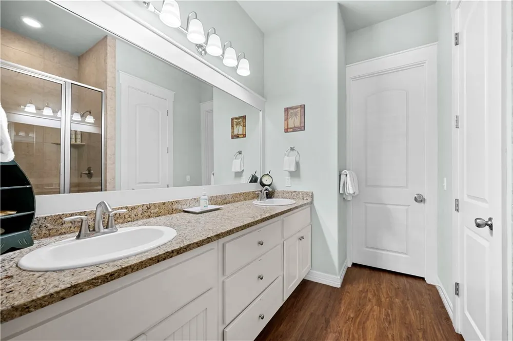 311 Sailhouse Way Rockport, TX 78382