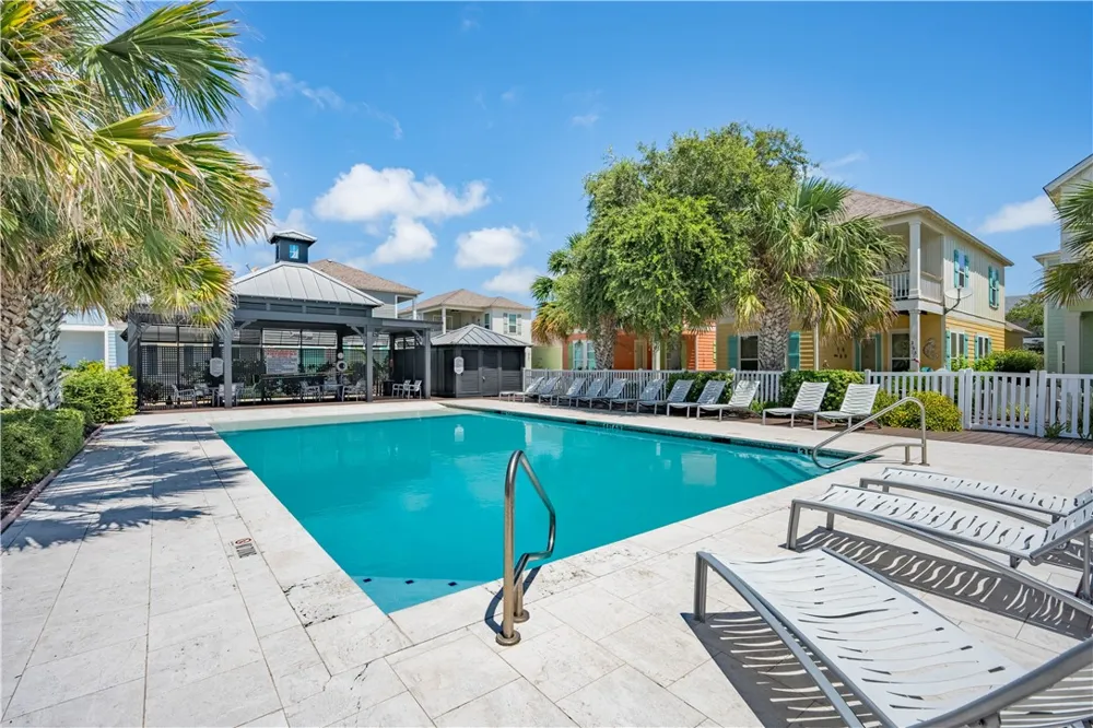 311 Sailhouse Way Rockport, TX 78382
