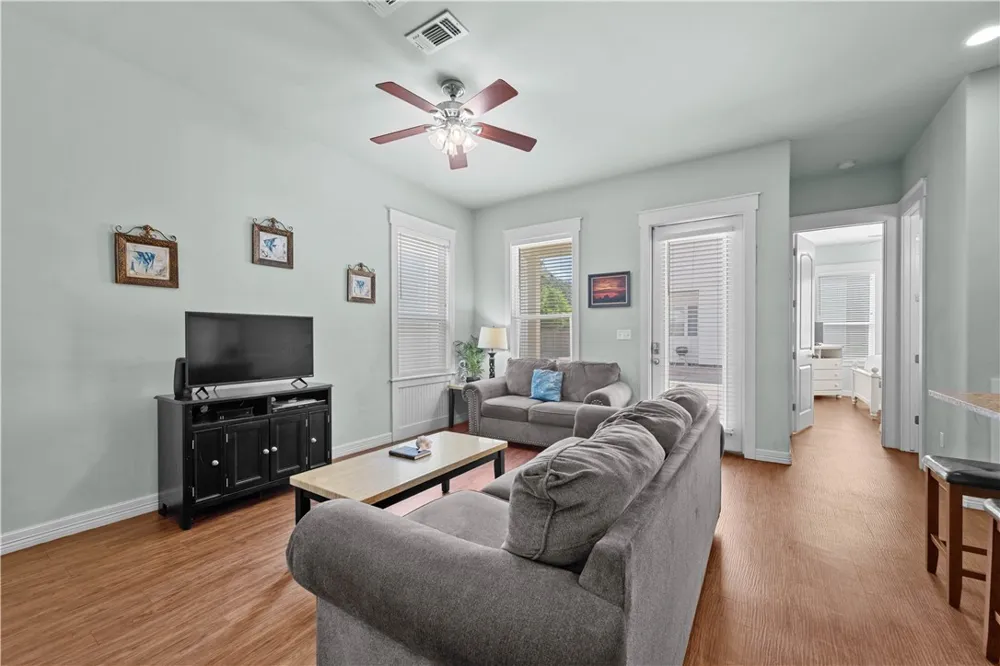 311 Sailhouse Way Rockport, TX 78382