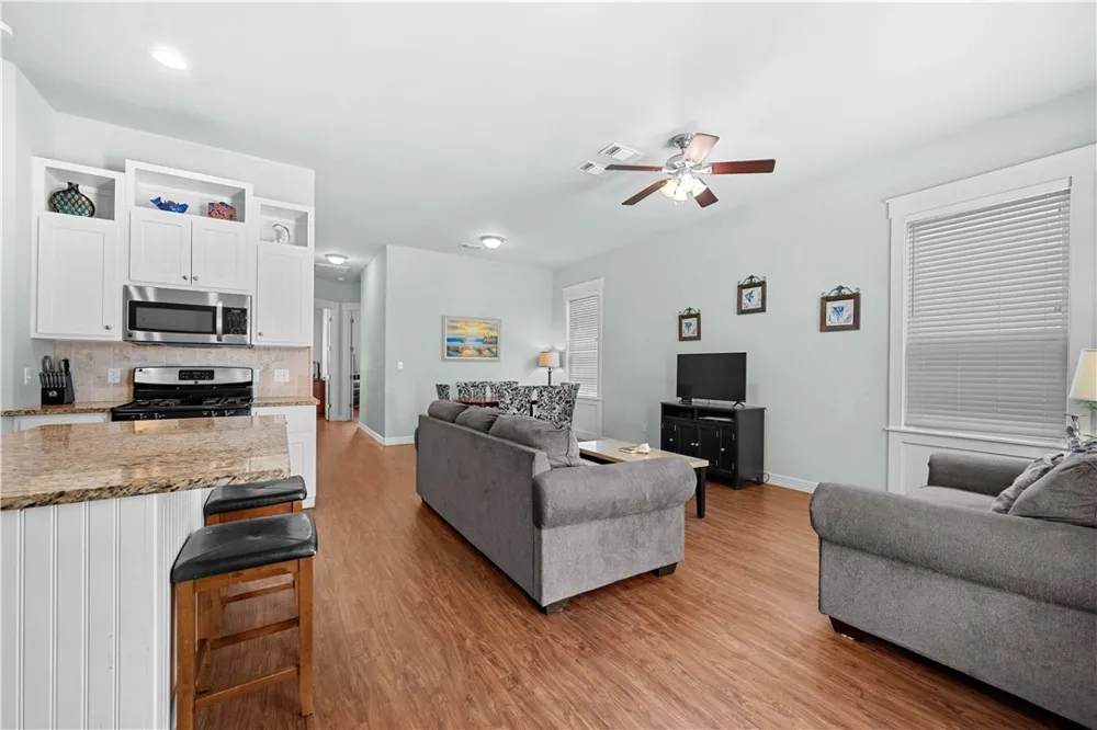 311 Sailhouse Way Rockport, TX 78382