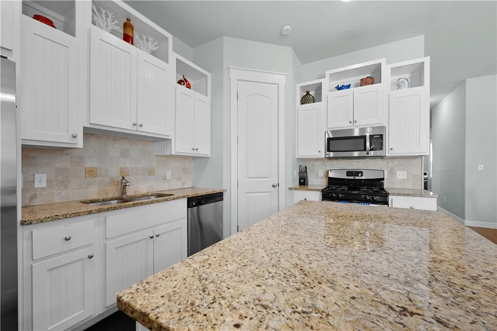 311 Sailhouse Way Rockport, TX 78382