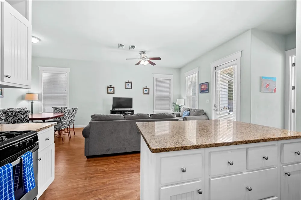 311 Sailhouse Way Rockport, TX 78382
