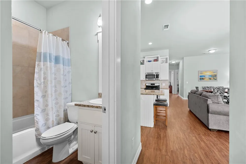 311 Sailhouse Way Rockport, TX 78382